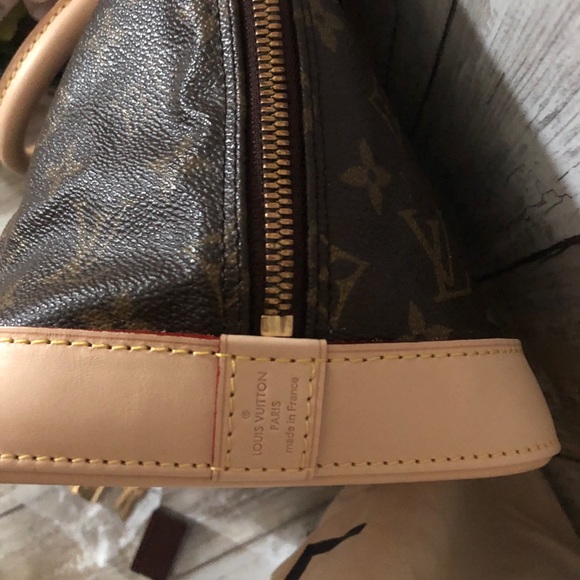 Louis Vuitton Alma - Picture 5 of 11